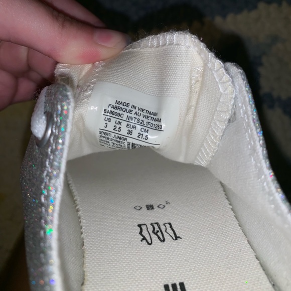 Size 3 converse in kids! - Picture 3 of 3